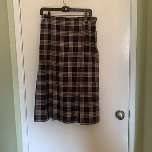 Pleaded plaid skirt